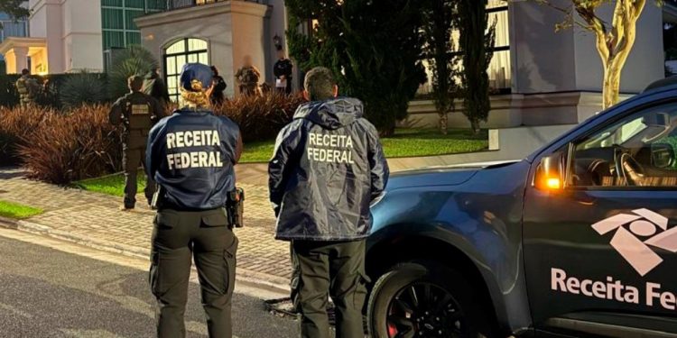 Receita e Polícia Federal miram grupo que movimentou R$ 20 bilhões em esquema de postos de combustíveis