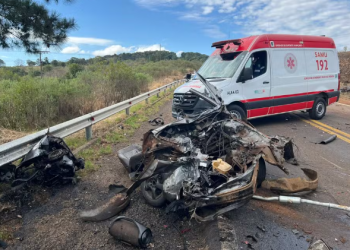 Dois jovens morrem após picape partir ao meio em grave acidente na Serra do Cadeado