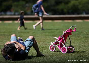 Pediatras pedem aprovação de lei com licença-paternidade de 1 mês
