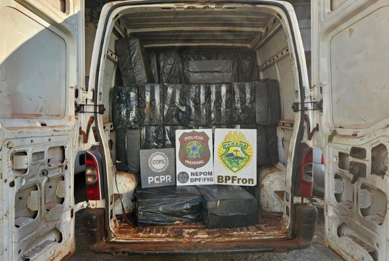 PF,PC e PM apreendem veículos com caixas de cigarros contrabandeados