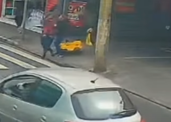 Mãe impede sequestro do filho de 5 anos; homem foi preso e liberado na sequência