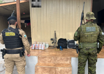 BPFRON e 6º BPM apreendem mais de 42 kg de crack, fuzil e munições em Cascavel; dois homens foram presos