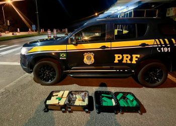 PRF apreende 25 quilos de maconha em ônibus na BR-277, no Paraná