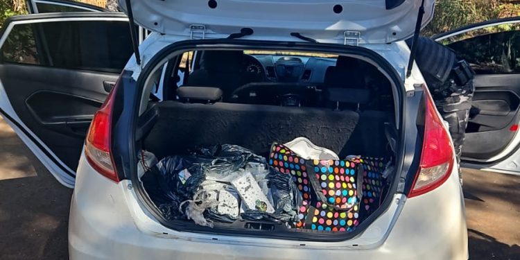 Casal é preso com 70 kg de maconha após perseguição policial, no Paraná