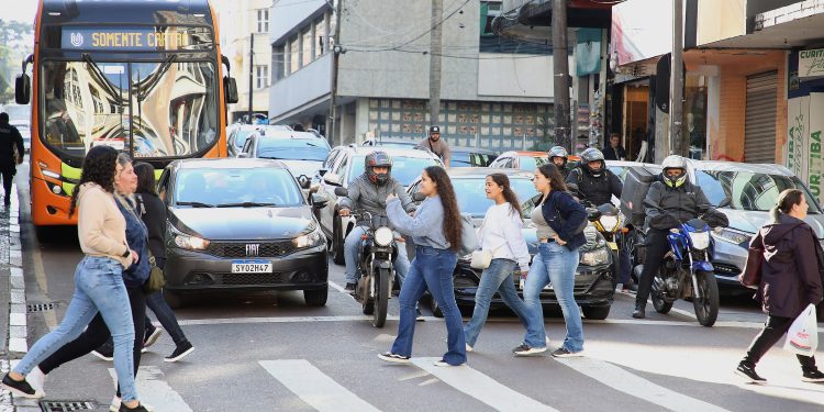 Dia do Pedestre: Detran-PR alerta para comportamentos que garantem segurança no trânsito