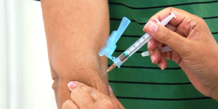 Saúde reforça vacinação contra sarampo para jovens de 20 a 29 anos e reforça busca ativa