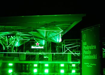 Litro de Luz Brasil leva energia solar e capacitação profissional para comunidade urbana em Curitiba com apoio da Heineken