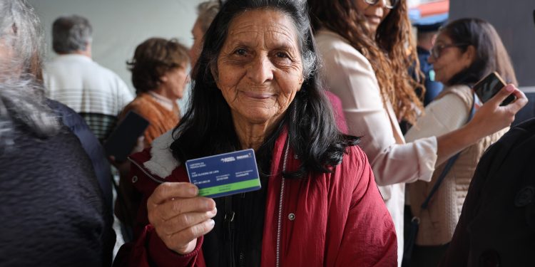 Mais de 14 mil pessoas idosas já emitiram carteira para viajar sem custo nos ônibus entre cidades