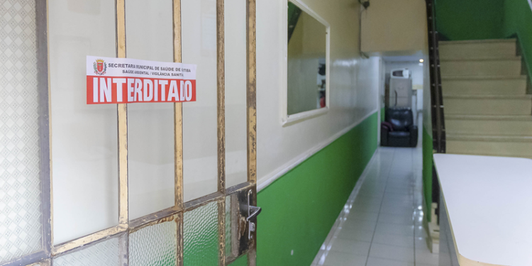 Cinco pessoas são presas e um hotel interditado na Operação Checkout deflagrada no Centro de Curitiba