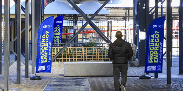 A partir desta segunda-feira, mais de 5 mil vagas de emprego vão ser oferecidas nos 22 terminais de ônibus