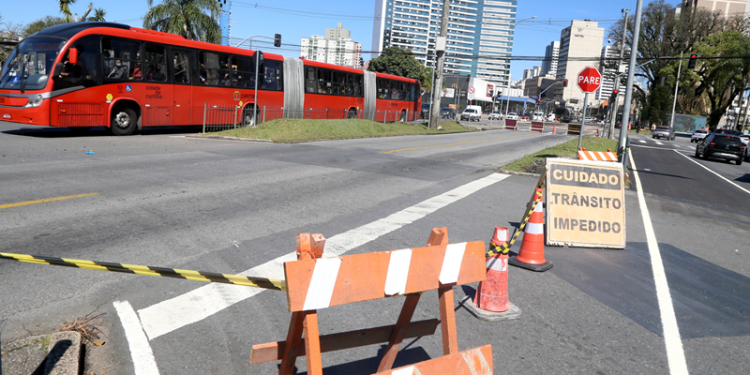 Trânsito e transporte público são alterados com obras na altura da Rodoferroviária