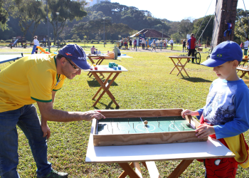 Programação gratuita reúne escalada, piscinas e lazer ao ar livre em Curitiba