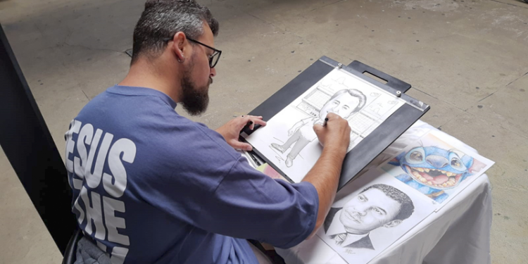 Curso ensina técnica de desenho artístico na Rua da Cidadania do Fazendinha