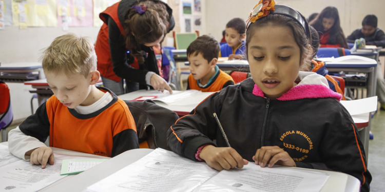 Cadastramento para novos estudantes de pré-escola e 1º ano nas escolas de Curitiba começa dia 1º de outubro