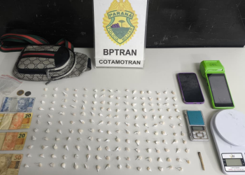 Fiscalização do BPTran, no bairro Sítio Cercado, em Curitiba, termina em apreensão de drogas.