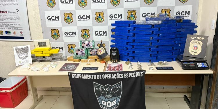 PCPR e GCM prendem dois homens e apreendem mais de 60 quilos de entorpecentes