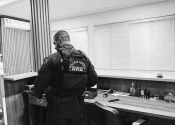 PF captura mulher condenada por lavagem de dinheiro ligada a facção criminosa