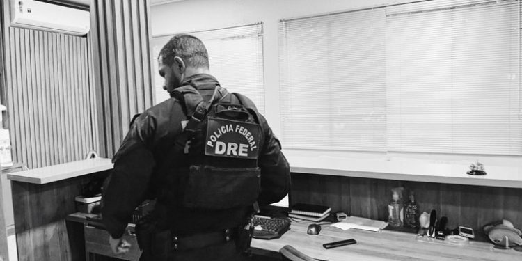 PF captura mulher condenada por lavagem de dinheiro ligada a facção criminosa