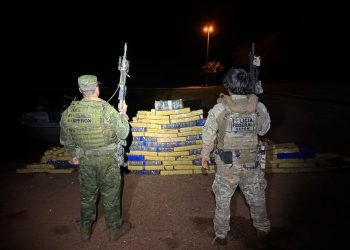 PF, PC e PM apreendem embarcação com uma tonelada de drogas