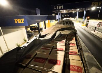 PRF apreende mais de 1,1 milhão de maços de cigarros contrabandeados em um único dia no Paraná