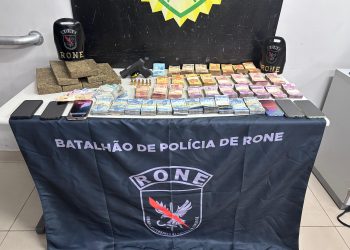 RONE prende casal com drogas, arma e mais de R$ 40 mil na CIC