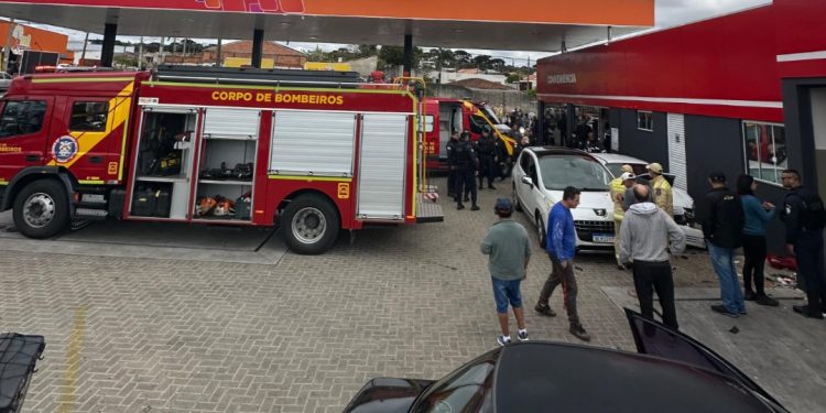 Homem fica gravemente ferido após atropelamento em posto de combustíveis em Fazenda Rio Grande