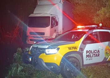 PM recupera dois caminhões roubados em área rural de Fazenda Rio Grande