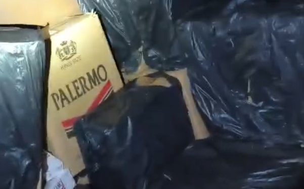 PM apreende caminhão carregado com 100 mil pacotes de cigarros contrabandeados na BR-277