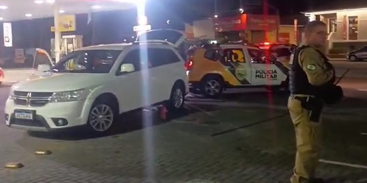 PM detém quatro e salva 2 homens de situação de sequestro em Curitiba