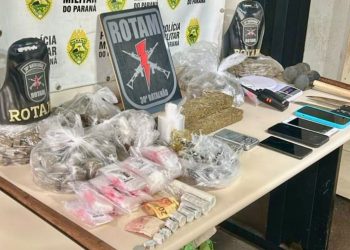 ROTAM e equipe K9 fecham biqueira e cinco são presos