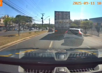 Perseguição termina com apreensão de 399 kg de maconha e veículo furtado, diz PRF