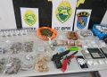 Polícia Militar fecha centro de distribuição de drogas e prende cinco no Tatuquara