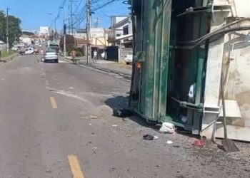 Motorista completamente embriagado causa acidente e deixa quatro trabalhadores feridos em Fazenda Rio Grande