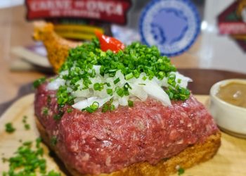 Festival da Carne de Onça começa em Curitiba e celebra sabor que virou patrimônio cultural imaterial