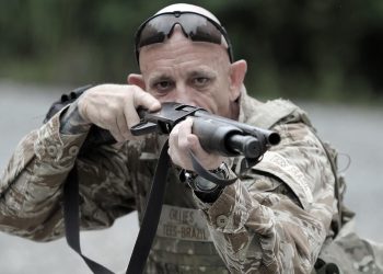 Adeus a Kevan Gillies, mestre do treinamento tático que marcou gerações