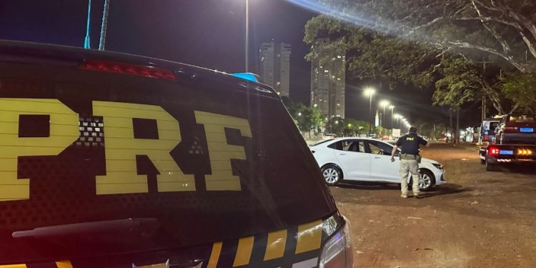 PRF recupera veículo roubado conduzido por adolescente na BR-376