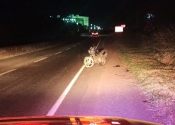 Motociclista perde ao vida ao colidir em mureta de concreto e ser atropelado