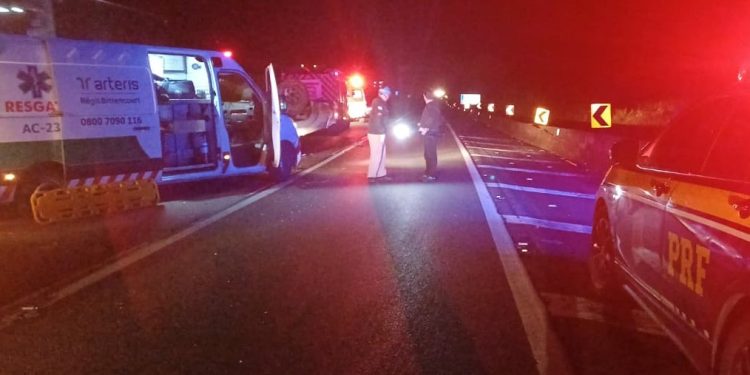 Capotamento na BR-116 em Campina Grande do Sul deixa duas pessoas mortas e uma gravemente ferida