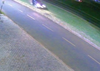 Motorista sobrevive com ferimentos leves a colisão impressionante, veja o vídeo