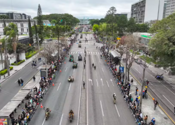 Homem dado como desaparecido após desfile é encontrado preso por pensão em Curitiba