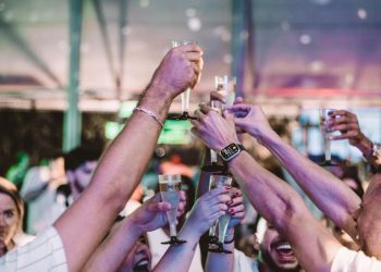 Maior festa de Réveillon de Curitiba chega mais uma vez na Ópera de Arame. Virada Paradisíaca já tem ingressos à venda