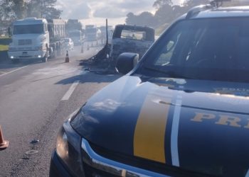 Motociclista morre após ser prensado entre caminhões no Contorno Leste em São José dos Pinhais