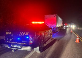 Colisão frontal deixa motorista morto na BR-476, em Contenda