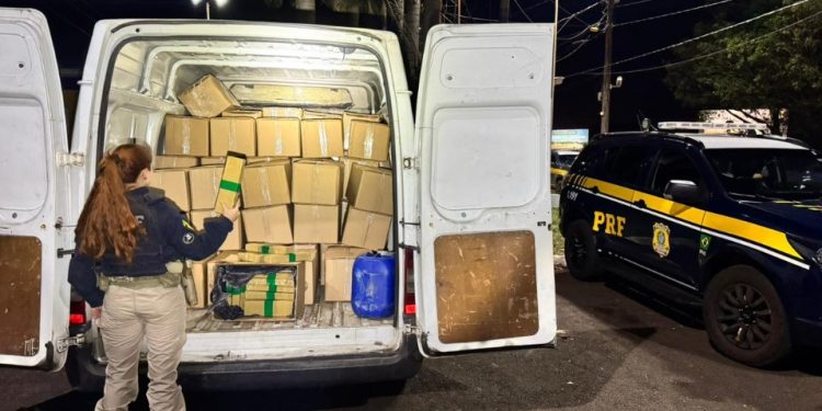 PRF prende furgão “delivery de maconha” com mais de uma tonelada na BR-277