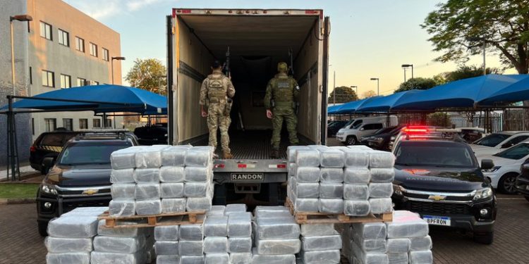PF e BPFRON apreendem mais de 3 toneladas de drogas em caminhão com fundo falso em Palotina/PR