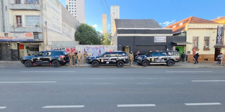 PCPR interdita hotel investigado por ser usado como ponto de tráfico de drogas em Curitiba