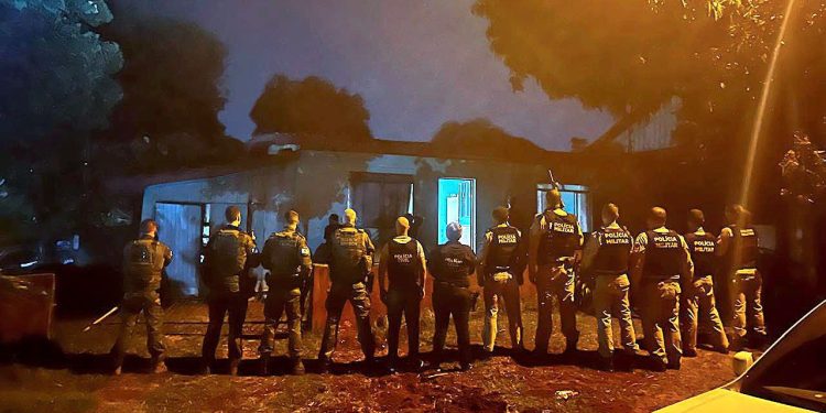 PCPR e PMPR prendem homem por tráfico de drogas, posse ilegal de arma de fogo e fraude processual