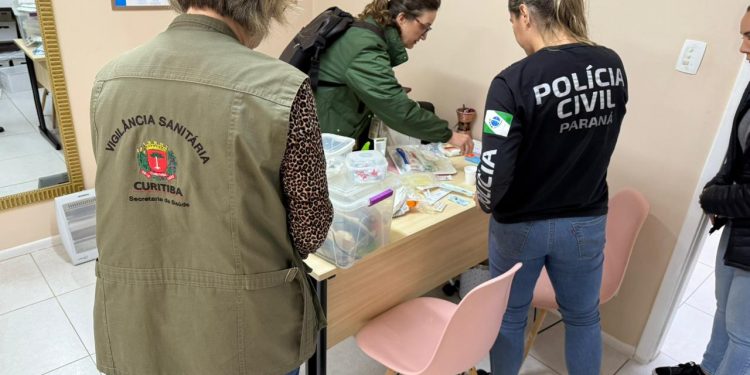 PCPR prende duas pessoas por falsificação de medicação e venda de produto impróprio para consumo em Curitiba