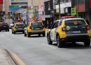 Homem suspeito de série de roubos a comércios é preso pela PMPR em Curitiba
