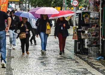 Chuva e queda de temperatura: chegada de frente fria muda o tempo na metade Sul do Paraná